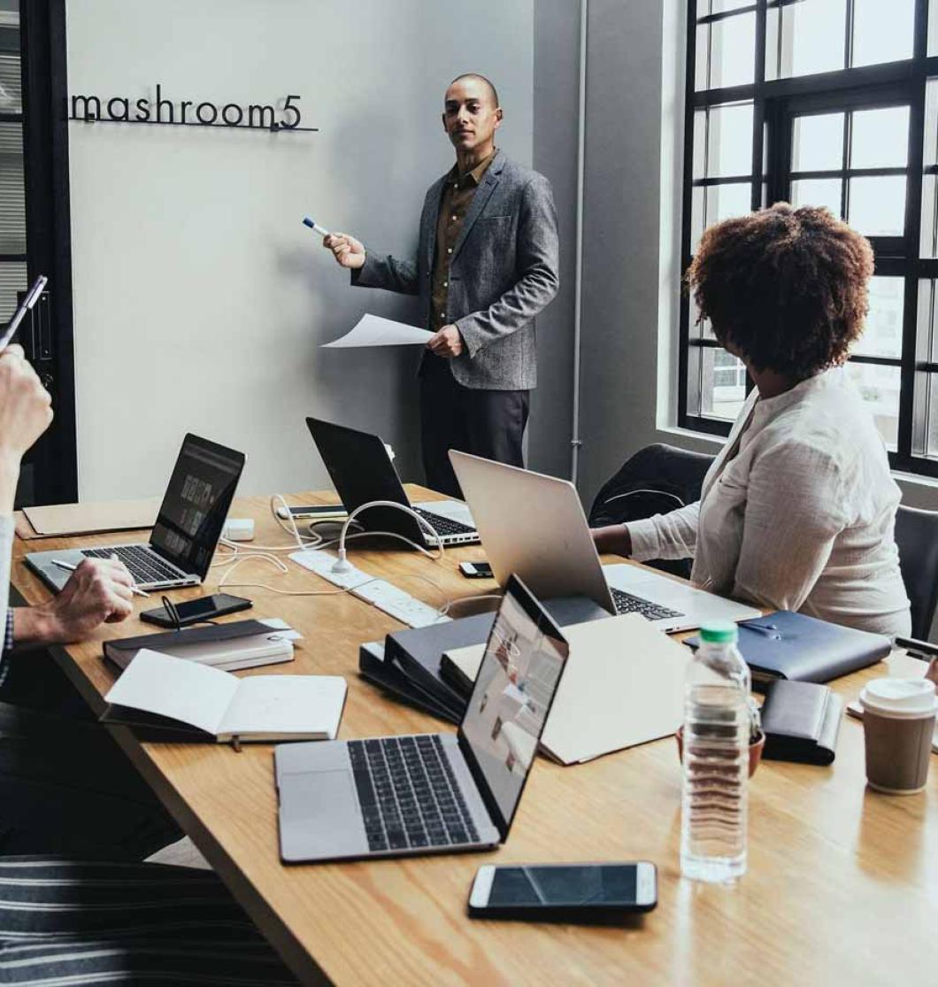 5bf291ed539276371886a3c3_Don’t-Make-These-Team-Meeting-Mistakes 5bf291ed539276371886a3c3_Don't-Make-These-Team-Meeting-Mistakes
